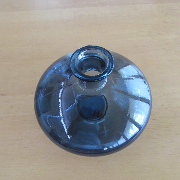 Vintage deep blue glass vase made in Spain 8" x 6" - Picture 8 of 9